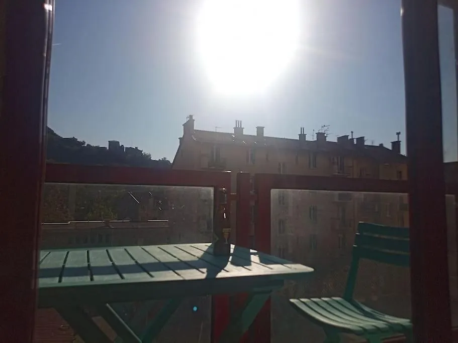Appartement -- Le Refuge, à 50 mètres de la Gare -- à Grenoble