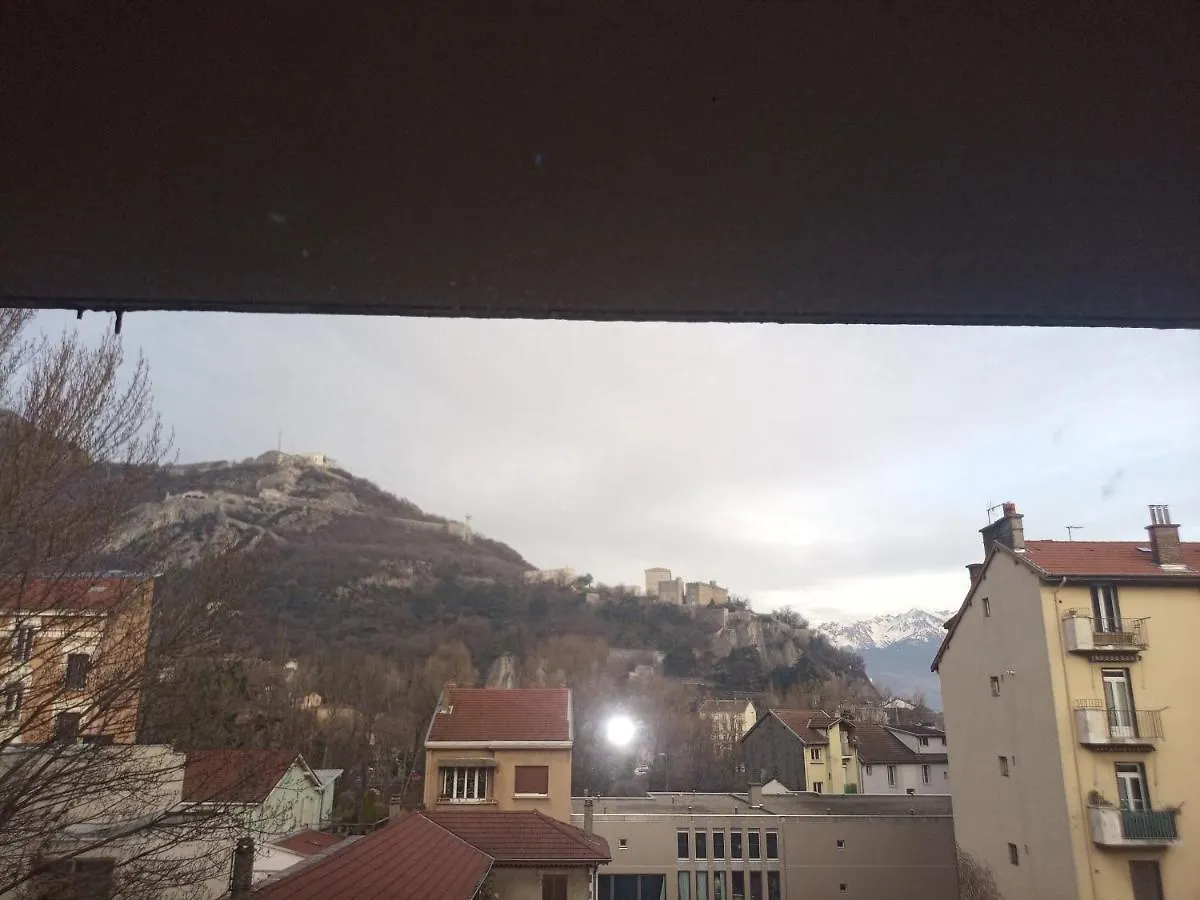 Appartement -- Le Refuge, à 50 mètres de la Gare -- à Grenoble